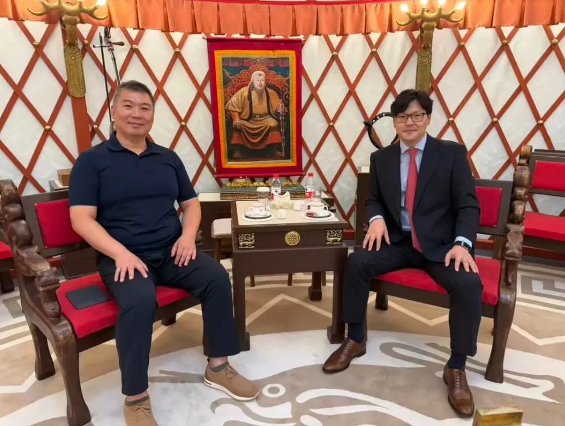 展望学院、中国文化产业促进会产业投资分会代表访问蒙古国驻华大使馆，就中蒙文化教育交流及产业合作开展座谈
