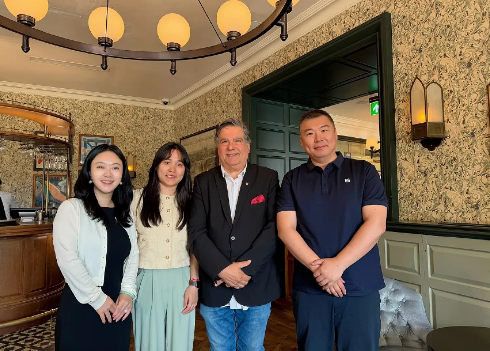 展望学院与剑桥前市长 George Pippas 就中英文化交流与教育合作进行会谈